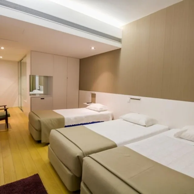 غرفة ثلاثية، Hotel Laranjeira 1/9