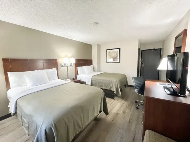 غرفة قياسية بسريرين مزدوجين، Econo Lodge Cartersville Emerson Lake Point 8/10