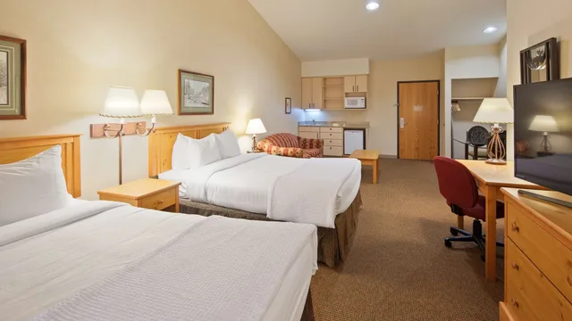 جناح عائلي بسرير كينج وسريرين كوين، Best Western Golden Spike Inn & Suites 3/7