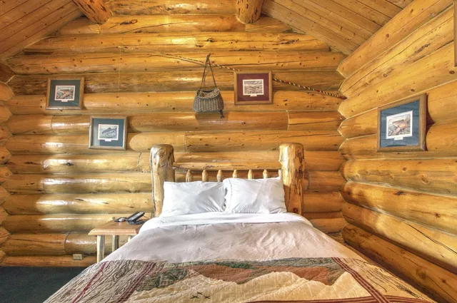 Creek, Beach, Superior, Cabin, King Bed، The Hibernation Station 1/3