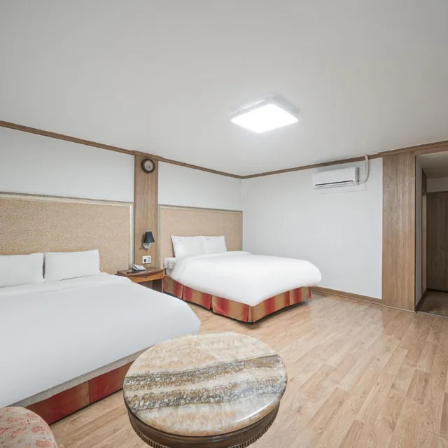غرفة سوبيريور بسريرين منفصلين، Olympic Hotel 1/9