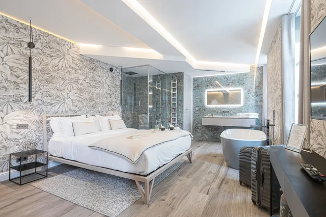 جناح سوبيريور بسرير كوين بشرفة، Le Dortoir Multi Storey Luxury Suites 3/10