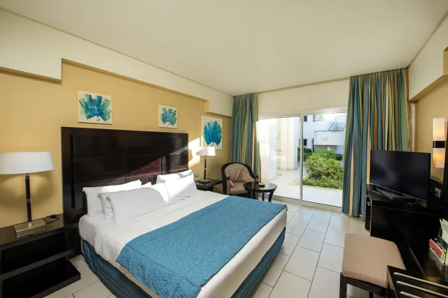 غرفة عائلية بسرير كينج وسريرين منفصلين بغرفتي نوم، Reef Oasis Blue Bay Resort and Spa 4/6