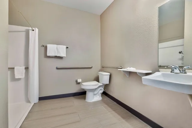 غرفة ديلوكس بسرير مزدوج، Motel6 Norman, OK 8/8