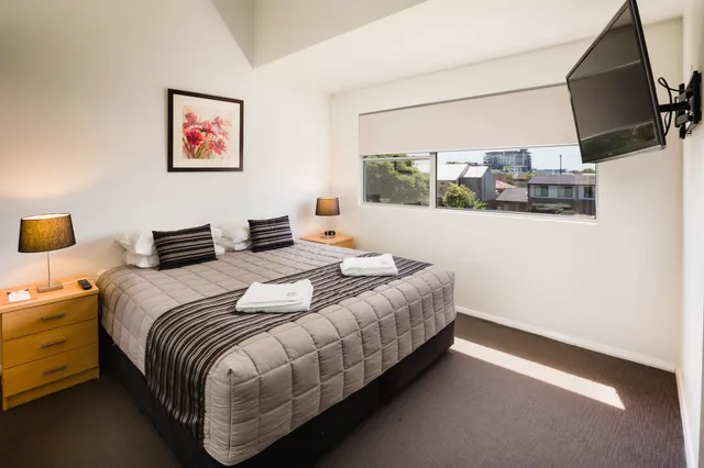 شقة ديلوكس بسريرين منفصلين وسريرين كينج بإطلالة على الفناء بغرفتي نوم بمطبخ، Charlestown Executive Apartments 3/10