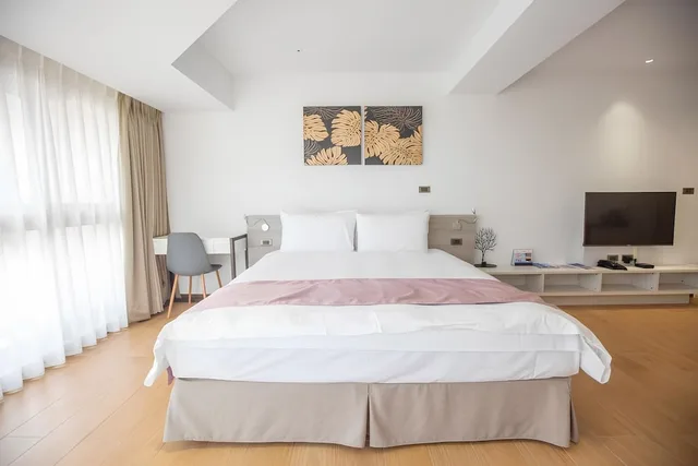 Standard, King Bed, Solis Hotel 1/2