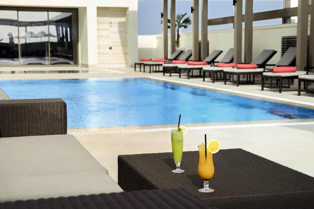 جناح بسرير كوين بإطلالة على المدينة بغرفة نوم واحدة، سنترو واحه من روتانا(Centro Waha By Rotana) 2/2