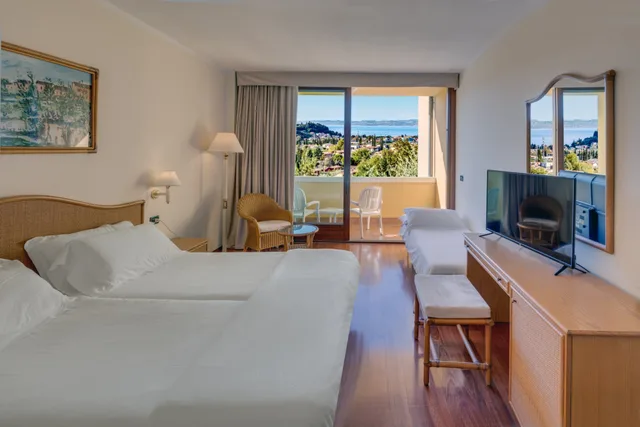غرفة بسرير مزدوج أو سريرين منفصلين بإطلالة على البحيرة، Poiano Garda Resort Hotel 2/6