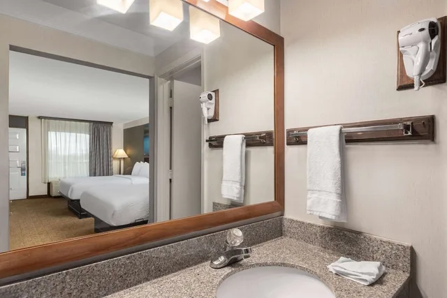 غرفة بسريرين كوين، Days Inn by Wyndham Columbia Kentucky 3/3