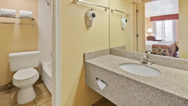 غرفة قياسية بسريرين كوين، Best Western Desert Inn 4/5
