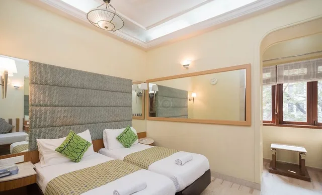 غرفة قياسية بسريرين منفصلين، Regent Hotel 2/7