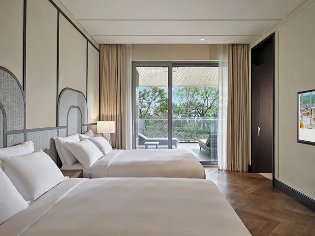 Hill, Prestige, Suite, 1 King and 2 Queen Beds, Ocean View، Grand Josun Hill Suite 2/4