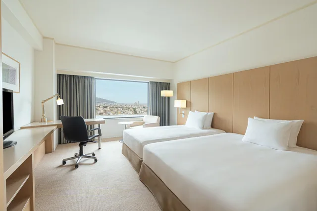 غرفة بريميوم بسريرين منفصلين بإطلالة على المدينة مع دخول الصالة، Ana Crowne Plaza Kobe 1/3