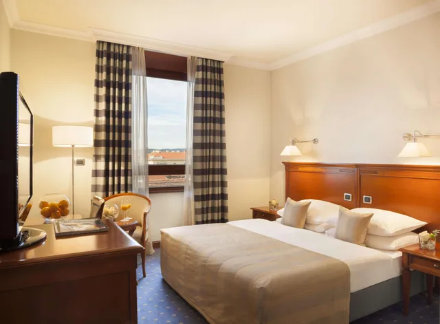 غرفة ديلوكس بسرير مزدوج، Best Western Premier Hotel Astoria 1/3
