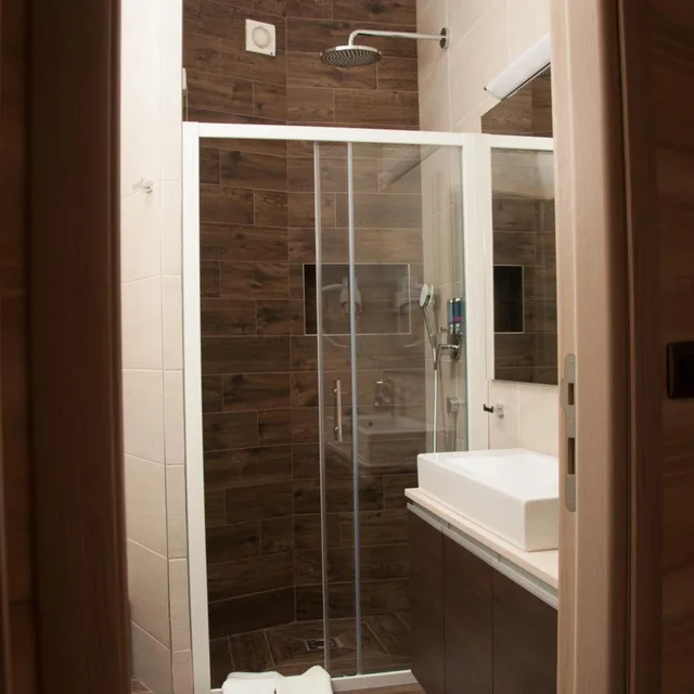 غرفة ثلاثية، Vigor Hotel 10/10