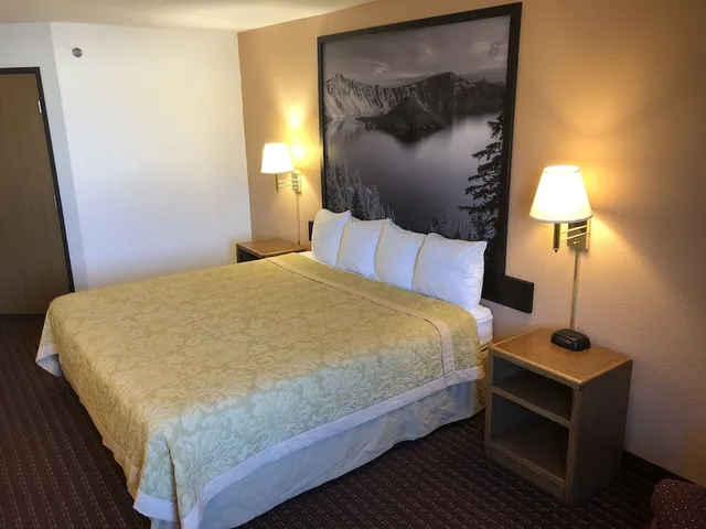 غرفة قياسية بسرير كينج، Super 8 By Wyndham The Dalles OR 7/10
