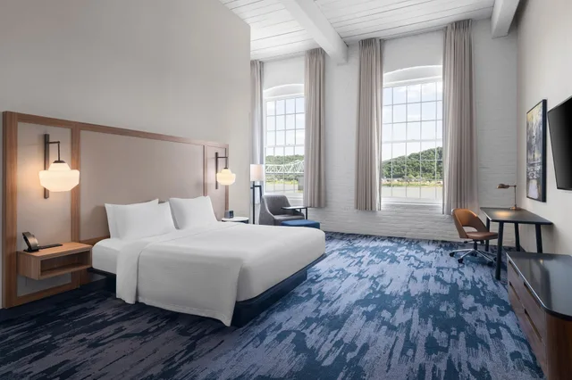 جناح استوديو بسرير كينج بإطلالة مع أريكة، Fairfield Inn & Suites Madison Historic Eagle Cotton Mill 4/10