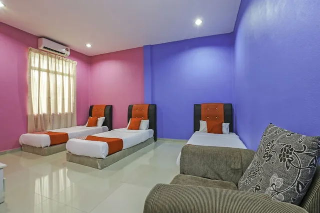 Deluxe, Triple, 1 Double and 1 Single Bed, OYO 89933 Nun Hotel 3/4