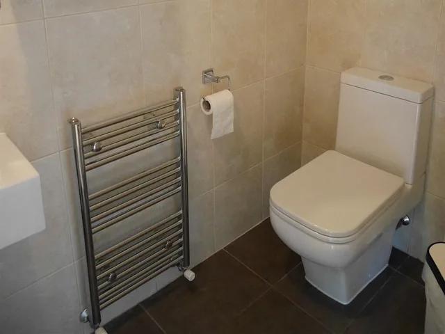 Room, Quadruple, Double and Twin Beds, Kew Rooms 9/9
