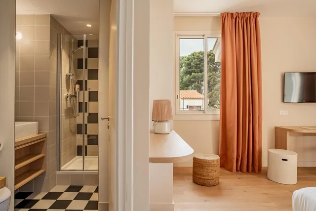 غرفة سوبيريور بإطلالة على البحر بشرفة، Villa Camille Hotel & Spa 5/5
