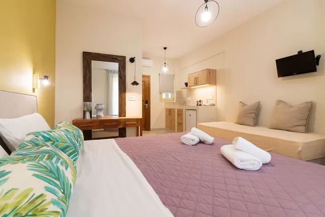 استوديو بسرير مزدوج وسرير فردي بإطلالة جزئية على البحر، Lemonia Accommodations 8/10