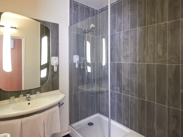 غرفة قياسية بسرير مزدوج وسرير فردي، Ibis Cholet 6/10