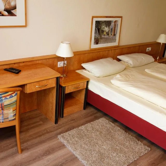 غرفة بسرير مزدوج بحمام خاص، Hotel Restaurant Rodizio Paderborn 7/10