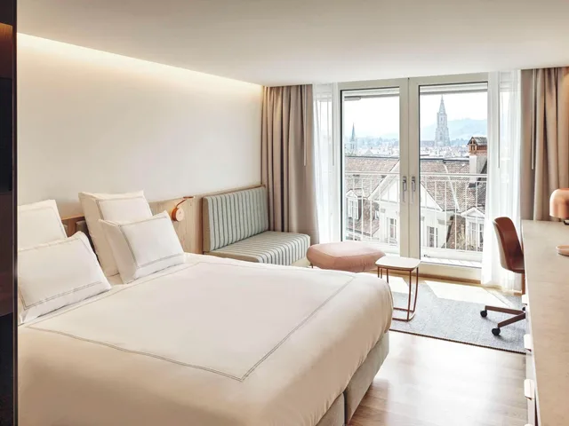 Swiss Advantage, King Bed, Balcony، Swissotel Kursaal Bern 2/8