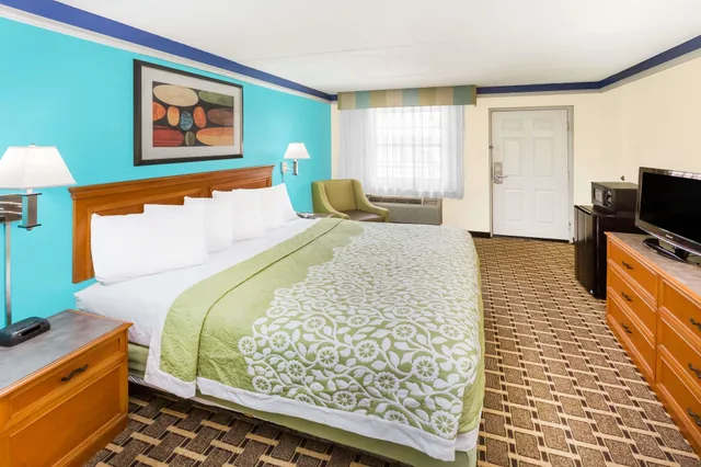 غرفة بسرير كينج لذوي الإعاقة، Days Inn By Wyndham Little Rock/Medical Center 2/4