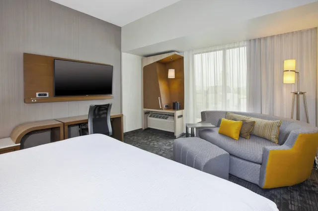 غرفة بسرير كينج، Courtyard By Marriott St. Joseph-Benton Harbor 4/7