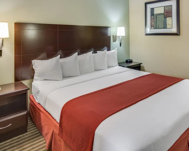 غرفة قياسية بسرير كوين، Quality Inn Mount Pleasant 3/9