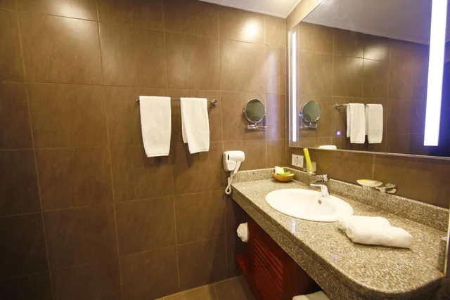 Junior Suite, Best Western Premier Garden Hotel Entebbe 6/8