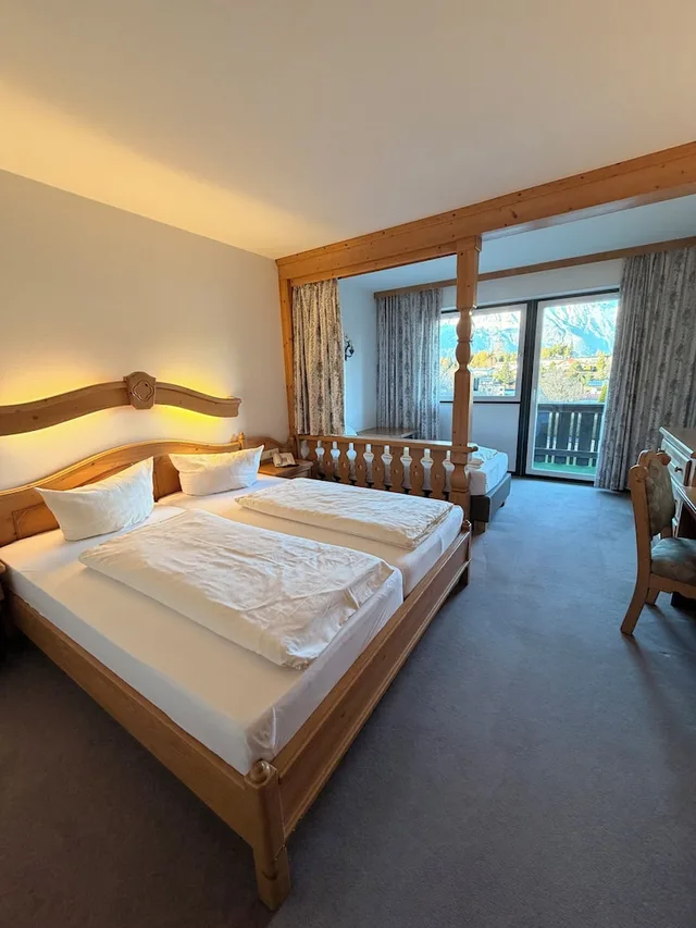 غرفة قياسية ثلاثية بسرير كينج وسرير فردي بإطلالة على الجبل، Gruberhof Hotel 8/10