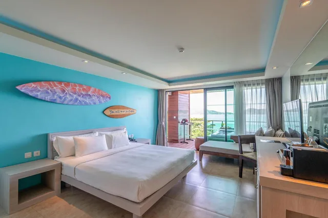 غرفة ديلوكس بسرير كينج بإطلالة على البحر، Zenmaya Oceanfront Phuket, Trademark Collection by Wyndham 7/10