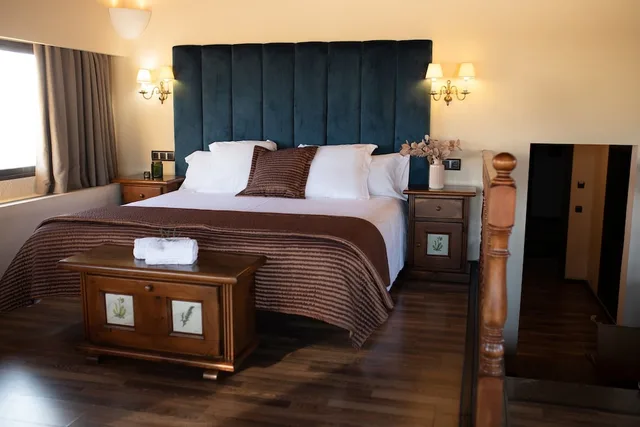 Tower, Double Bed, Sofa، Hotel Roger de Flor by Seleqtta 1/3