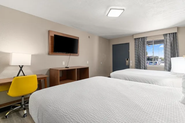 غرفة بسريرين كوين، Days Inn by Wyndham Albuquerque Northeast 5/7
