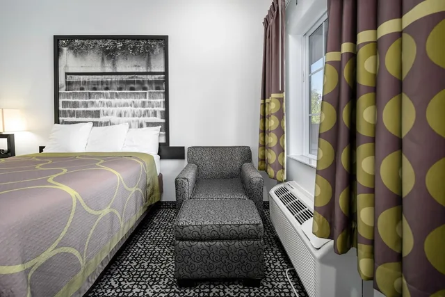 غرفة بسريرين كوين لذوي الإعاقة، Super 8 by Wyndham Carthage TX 1/6