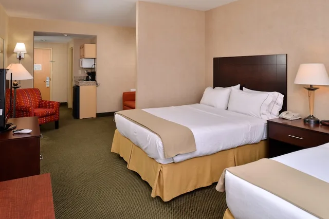 جناح بسريرين كوين مع أريكة لذوي الإعاقة، Holiday Inn Express Hotel And Suites Ocean City 1/4