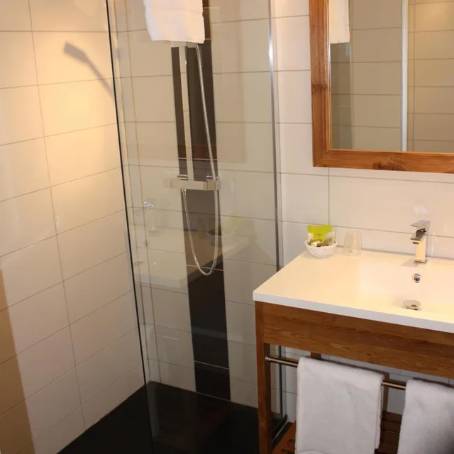 غرفة قياسية بسرير مزدوج بإطلالة في طابق منخفض، Hotel La Citadelle 6/7