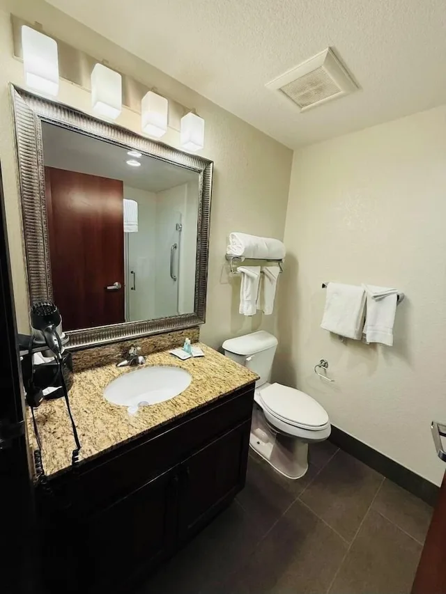 Efficiency, Suite, 2 Queen Beds, Sofa، MainStay Suites Near Denver Downtown 9/10
