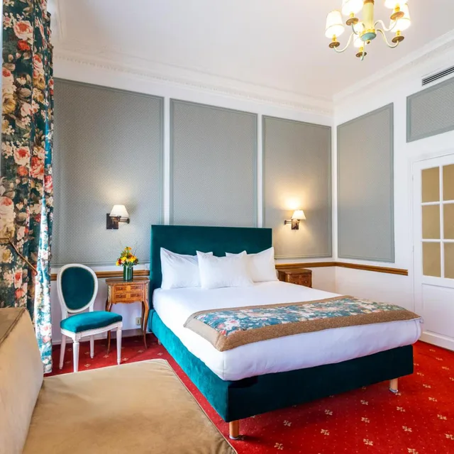 Superior, Double Bed, Arc De Triomphe View, Balcony، Hotel Belfast 7/10
