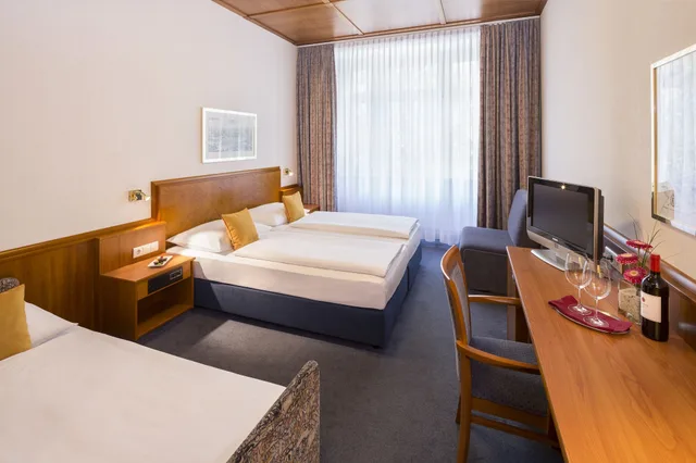 غرفة قياسية ثلاثية بثلاثة أسرّة بإطلالة على المدينة، Austria Classic Hotel Wien 7/10