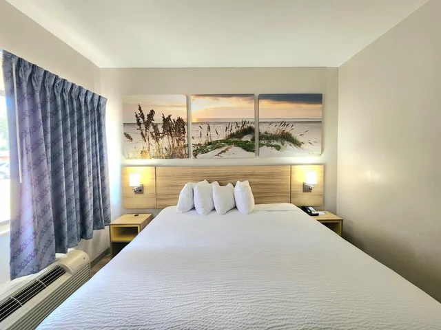 Deluxe, Suite, King Bed, Days Inn Suites By Wyndham Corpus Christi Central 1/4