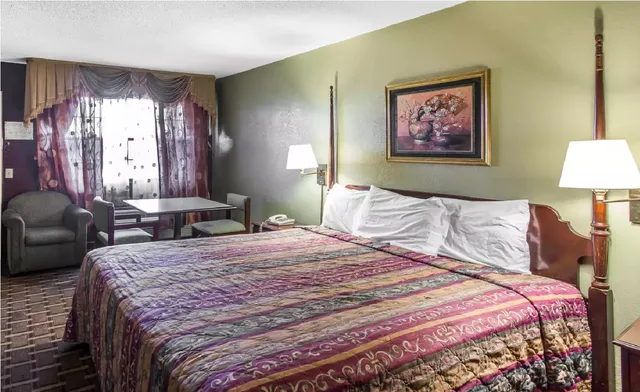 غرفة بسرير مزدوج، Rodeway Inn & Suites Smyrna - Nashville Area 2/2