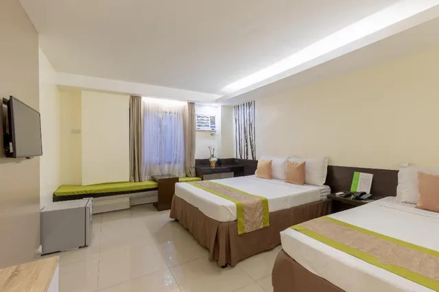 غرفة ثلاثية بسرير مزدوج وسرير فردي، The Selah Garden Hotel 1/1
