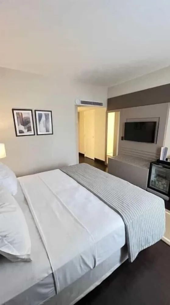 Select, Queen Bed, Bourbon Curitiba Hotel & Suites 6/10