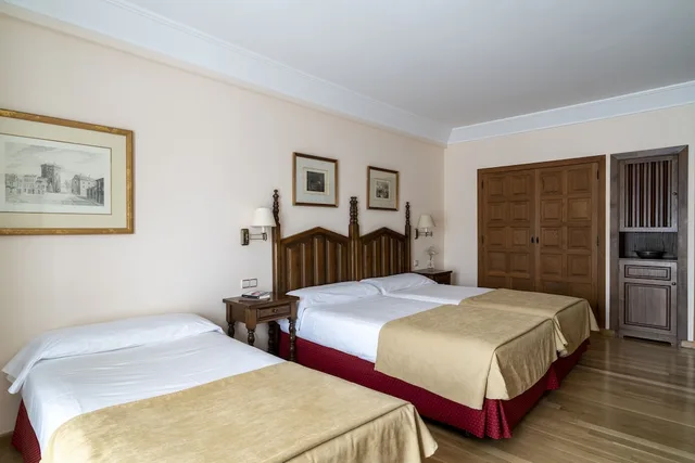 غرفة قياسية بثلاثة أسرّة، Parador De Vilalba 2/10