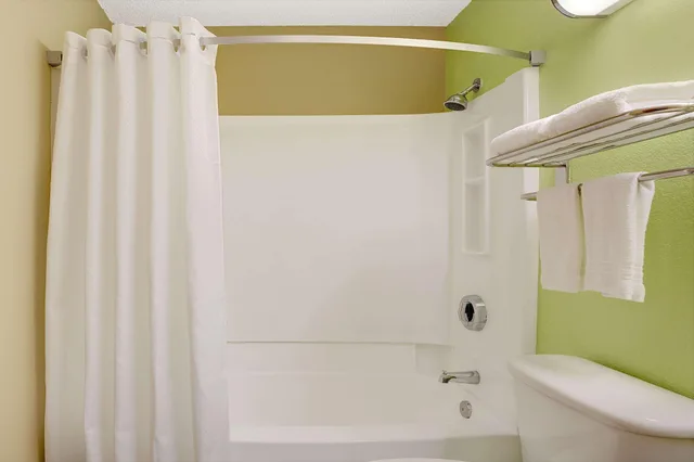 Economy, Queen Bed, Accessible, Economy 7 Inn Chesapeake - Portsmouth 10/10