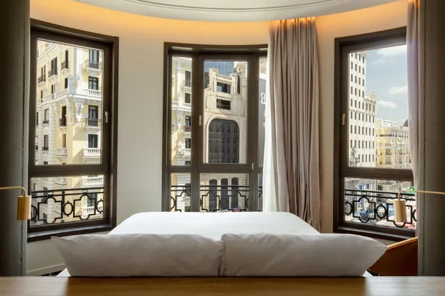 غرفة ديلوكس غراند بسرير كوين بإطلالة، Pestana CR7 Gran Vía 3/9
