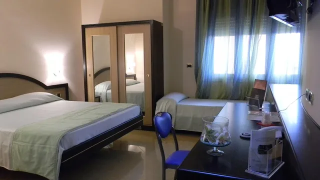 غرفة ثلاثية، Grand Hotel Paradiso 1/1